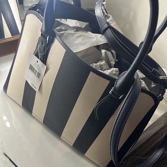 Kate Spade ♠️ stripe bag - Picture 3 of 3